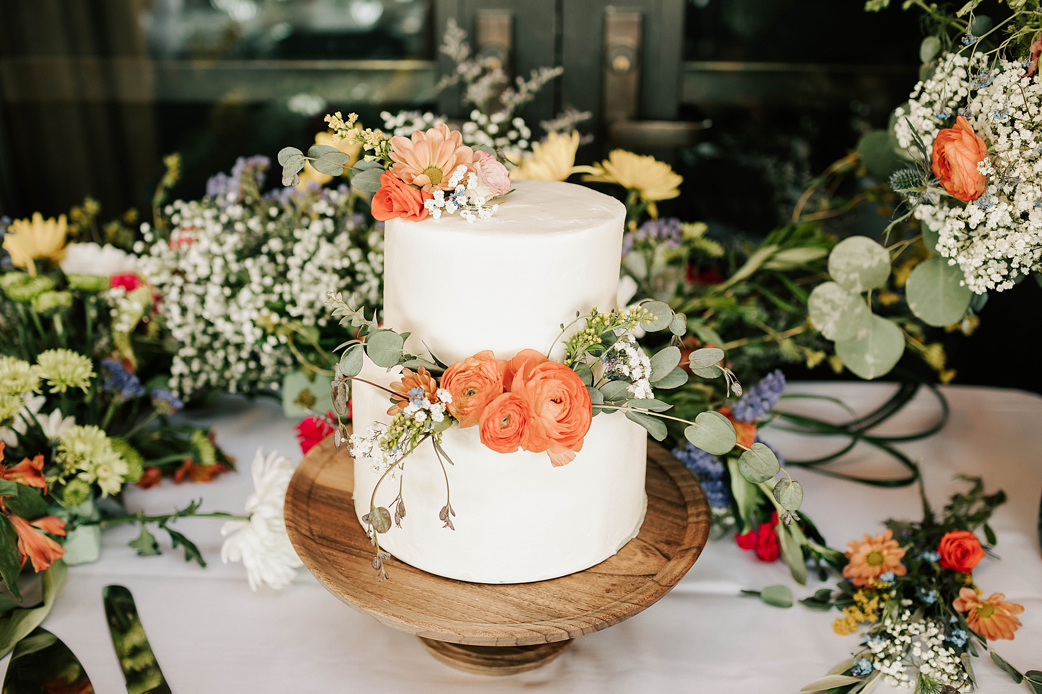 cake at snow king resort wedding venue by adrian wayment photo